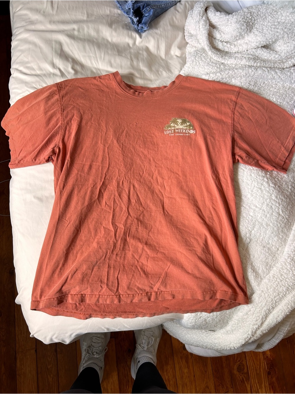 Paradise Shores Men’s Graphic Tee